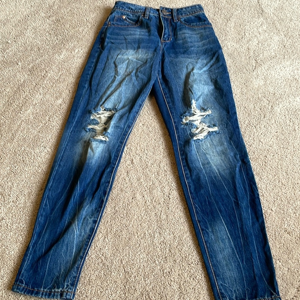 Wanna betta butt high rise distressed skinny jeans! Size 3